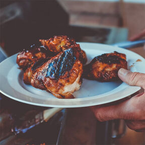 Фото как вкусно замариновать куриные бедра в соевом соусе и горчице